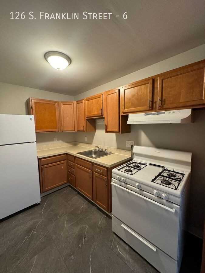 126 S Franklin St #6 - Photo 2 of 12