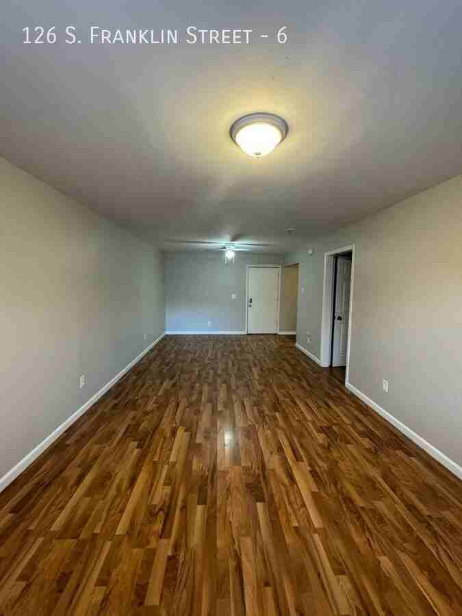 126 S Franklin St #6 - Photo 3 of 12