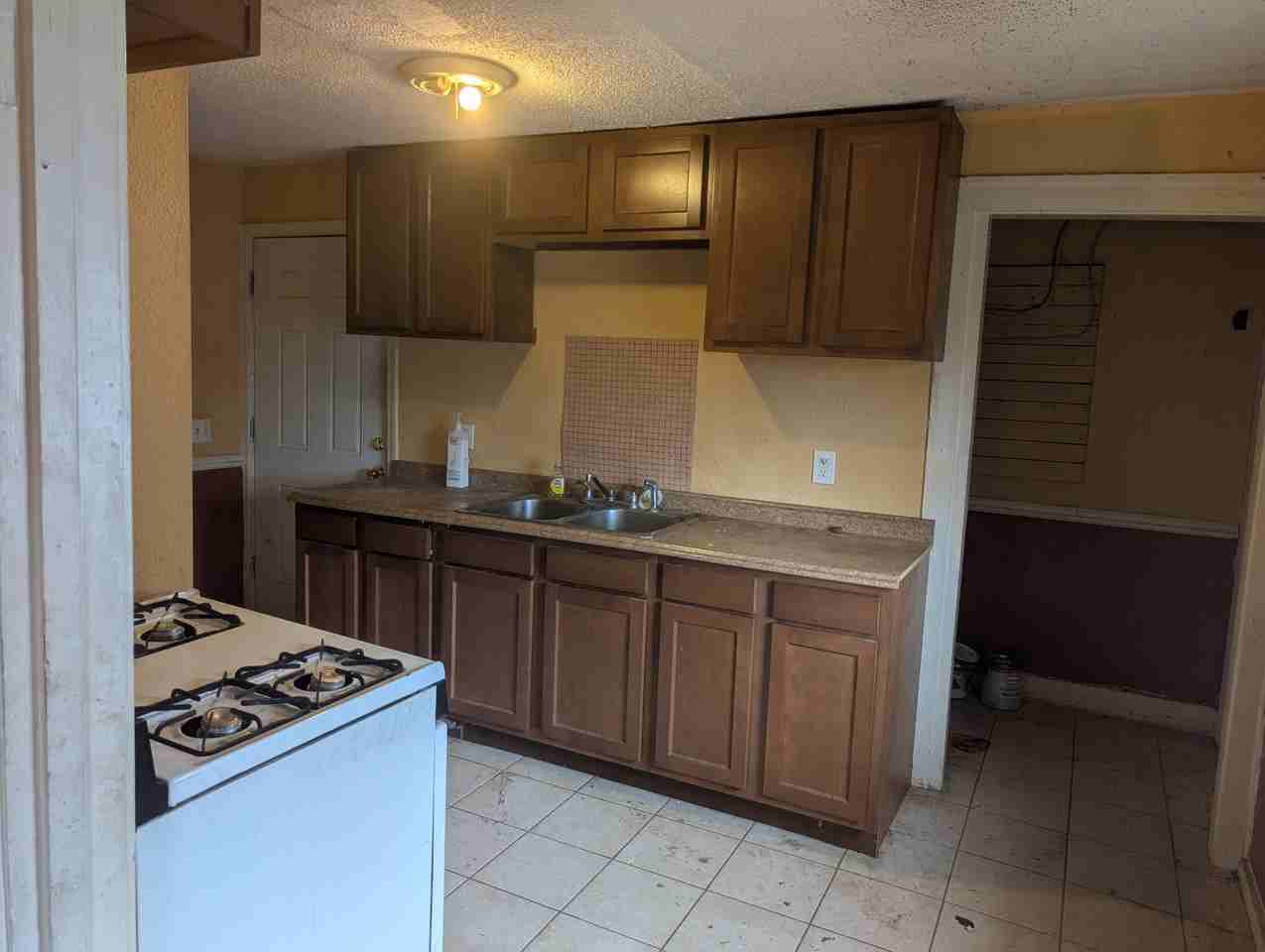 696 Hopkins St #2 - Photo 4 of 5