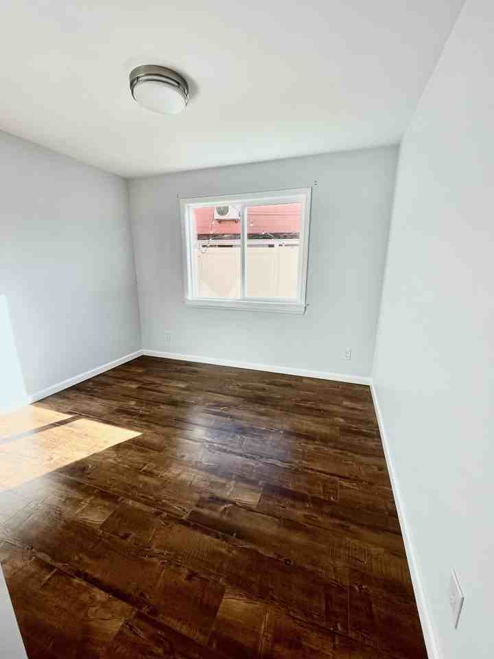 1310 Maalahi St #NA - Photo 6 of 9