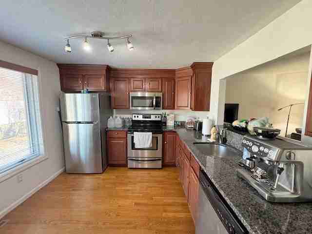 195 Copeland St #B - Photo 6 of 20