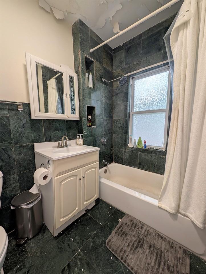 16 Curtis St #2 - Photo 5 of 27