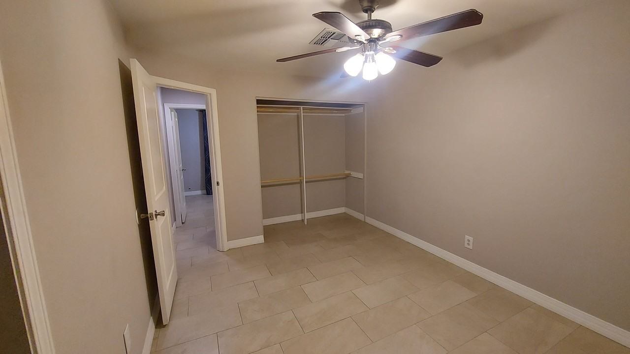 1812 N 68th Dr #1 - Photo 4 of 13