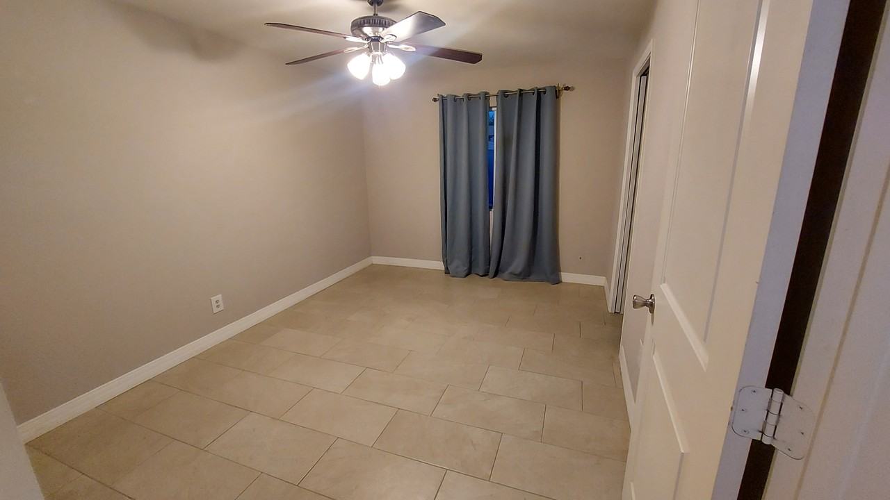 1812 N 68th Dr #1 - Photo 5 of 13