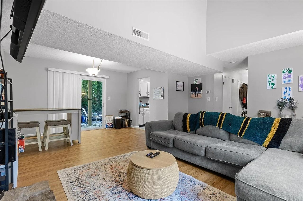 3222 Joselin Ln #B - Photo 3 of 8