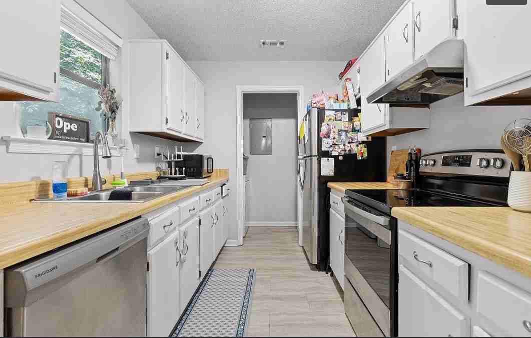 3222 Joselin Ln #B - Photo 5 of 8