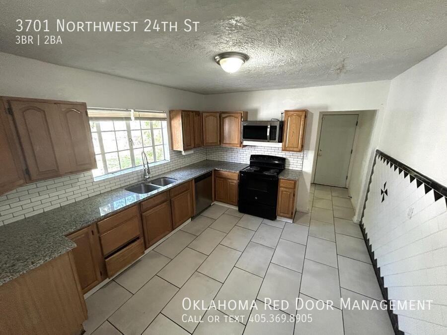 3701 Nw 24th St - Photo 3 of 17