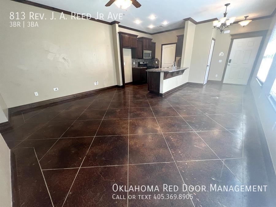813 Rev J A Reed Jr Ave - Photo 3 of 21