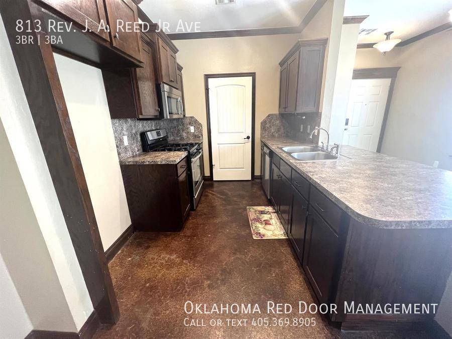 813 Rev J A Reed Jr Ave - Photo 2 of 21
