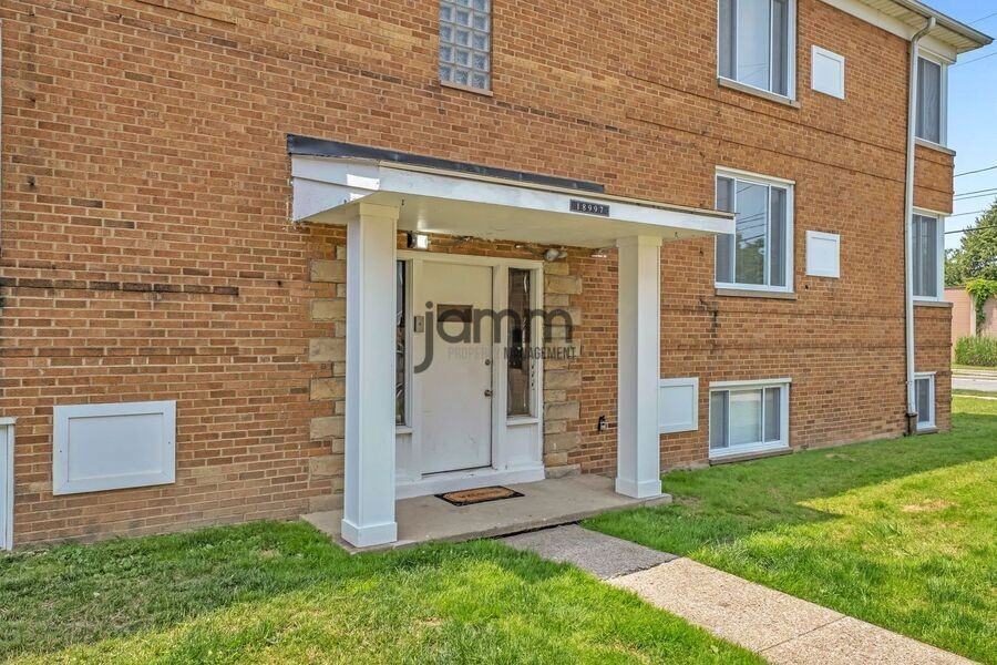 18997 Hilliard Blvd #1 - Photo 4 of 15