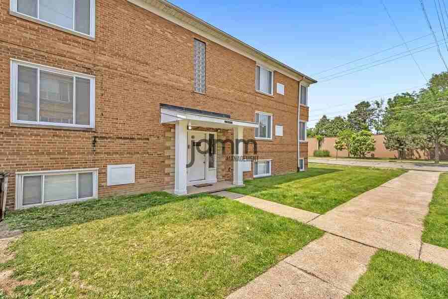 18997 Hilliard Blvd #1 - Photo 5 of 15