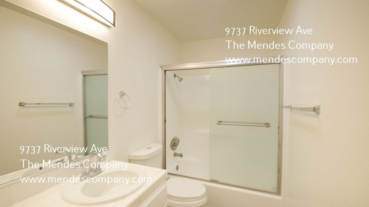 9737 Riverview Ave #3 - Photo 5 of 11