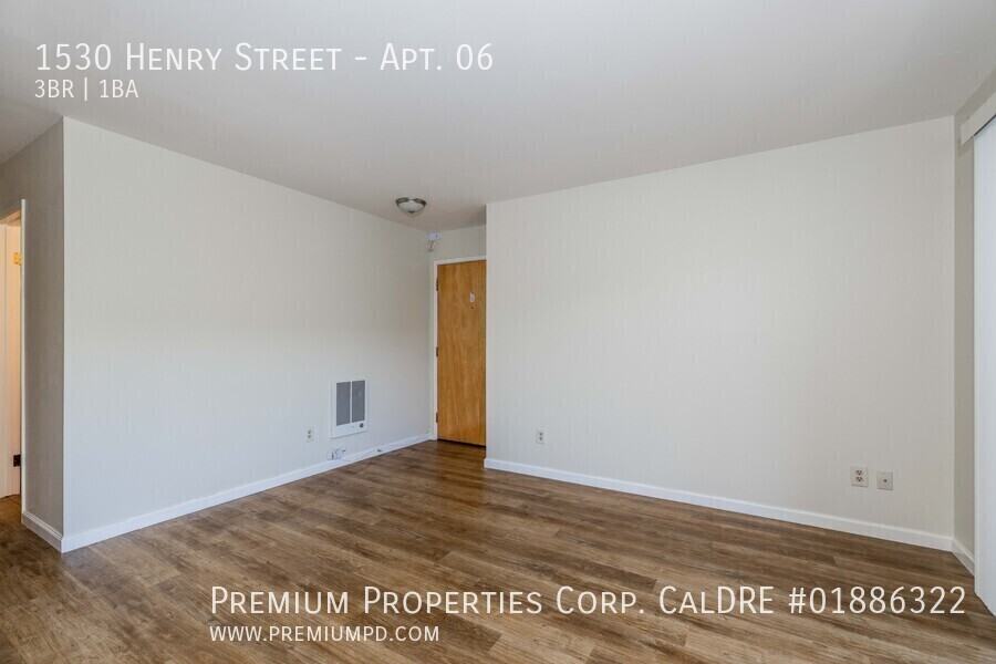 1530 Henry St #06 - Photo 5 of 25