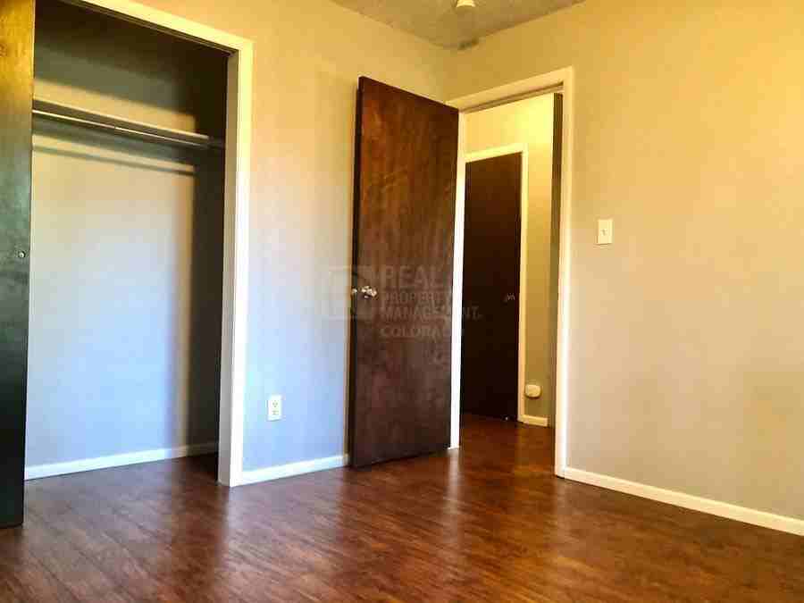 1943 Dorset Dr - Photo 7 of 20