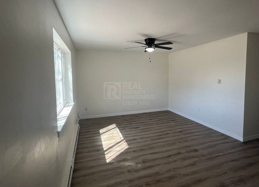 18 Oak St - Photo 2 of 12