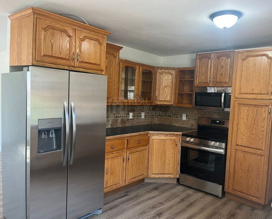 18 Oak St - Photo 3 of 12