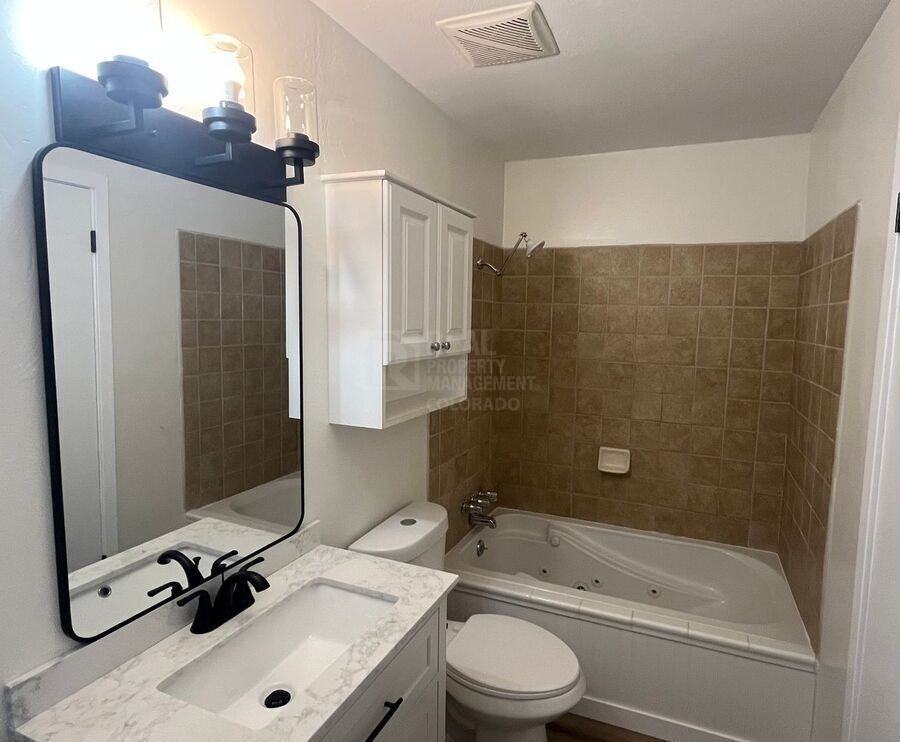 18 Oak St - Photo 7 of 12