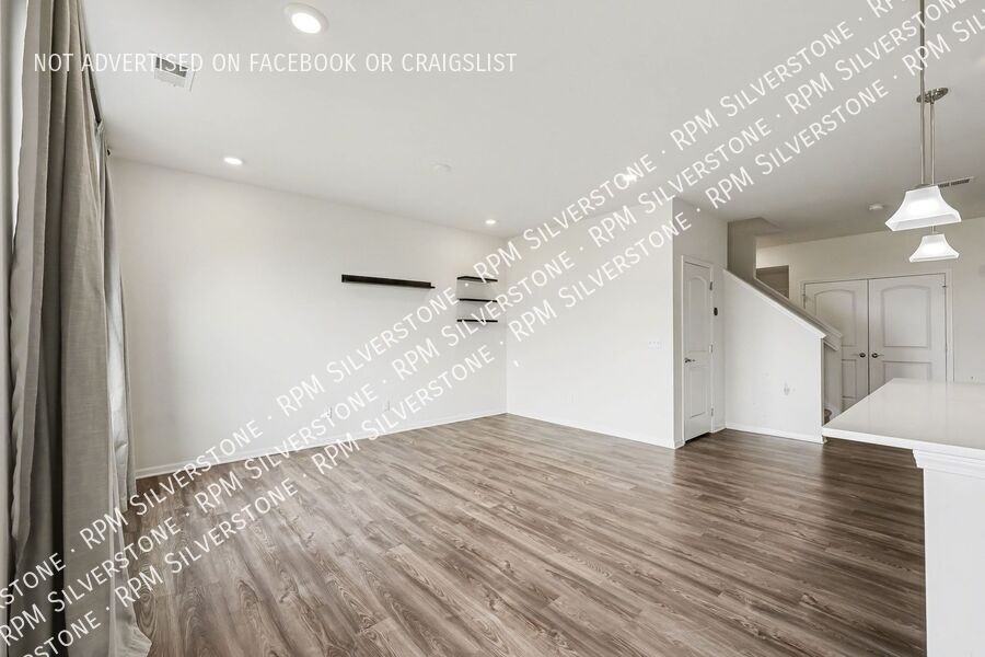 8727 Pioneer St - Photo 5 of 28