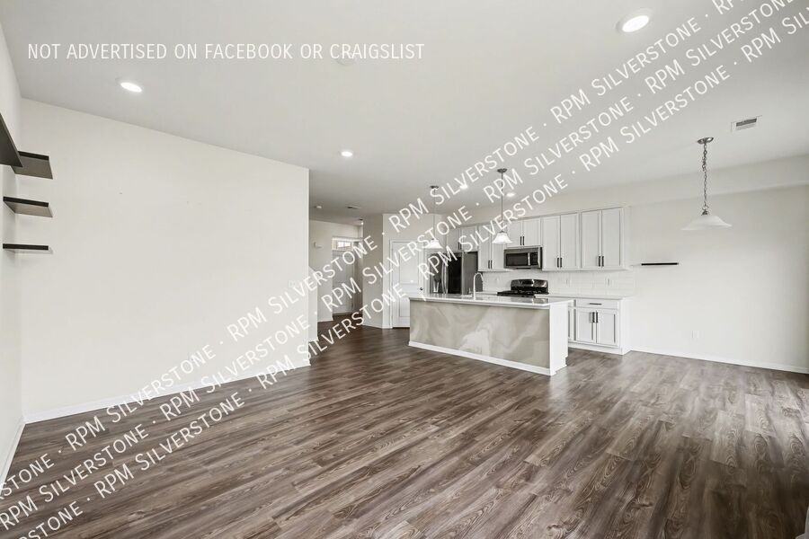 8727 Pioneer St - Photo 7 of 28