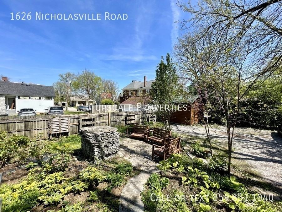 1626 Nicholasville Rd - Photo 4 of 16