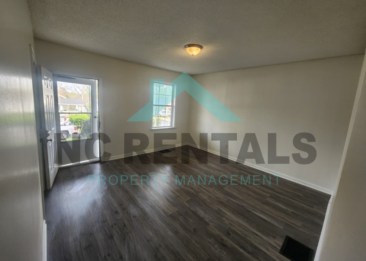 114 N Jackson Ave - Photo 5 of 26