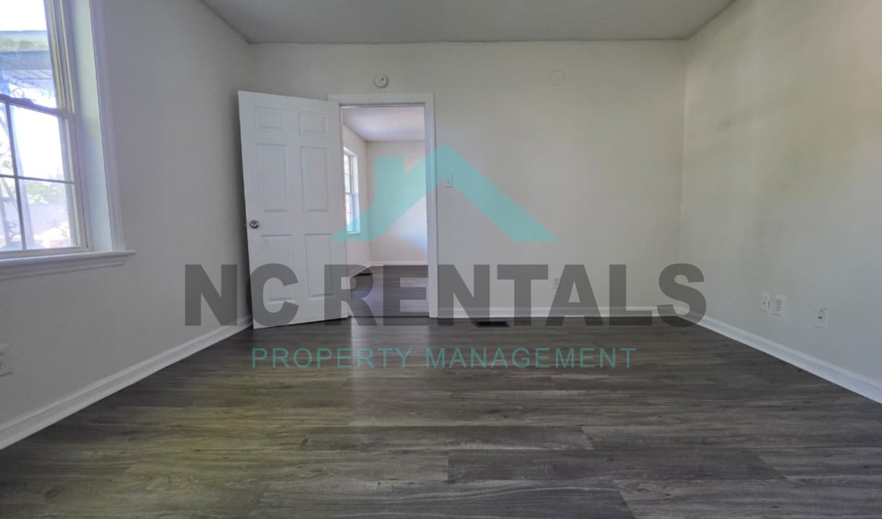 114 N Jackson Ave - Photo 7 of 26