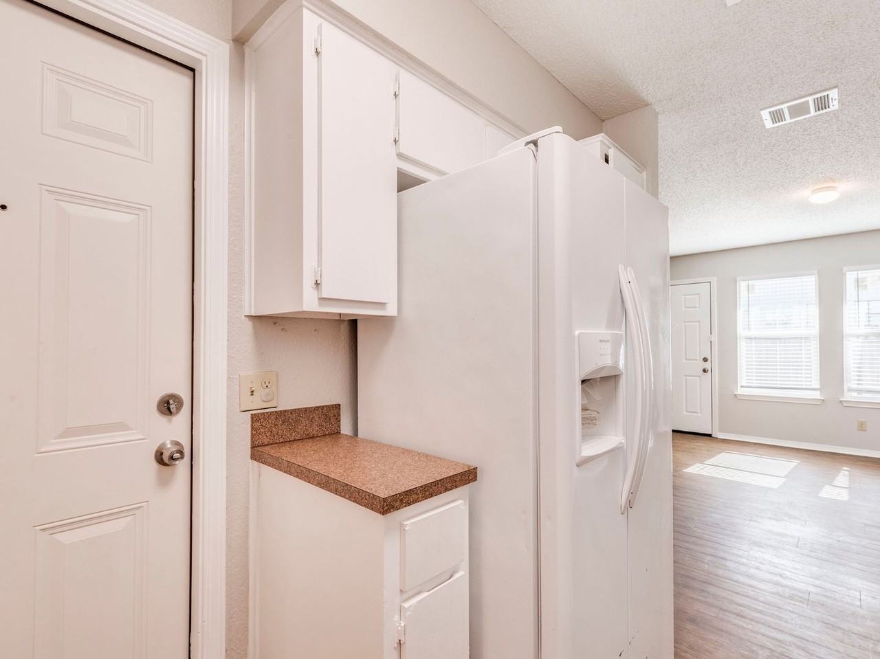 1110 Hyridge St - Photo 7 of 37