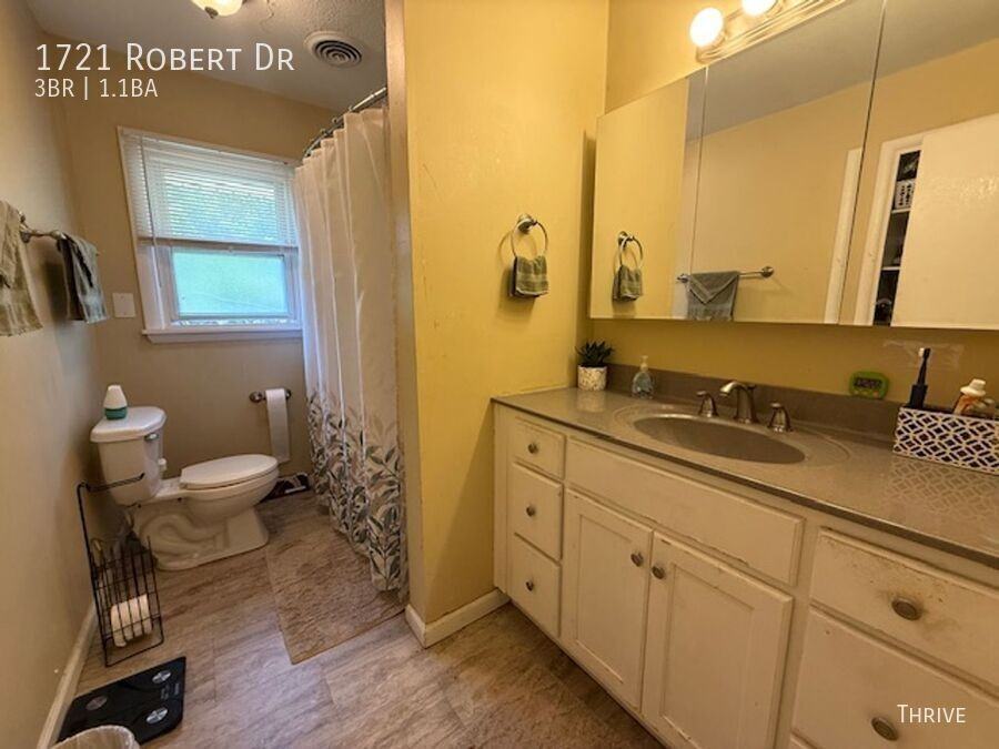 1721 Robert Dr - Photo 7 of 10