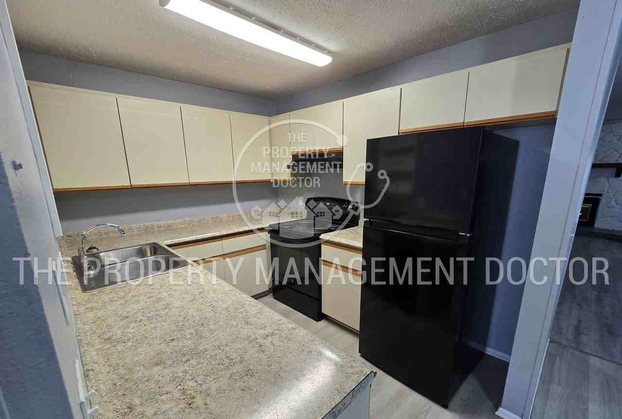 4710 Stonepointe Pl - Photo 7 of 31