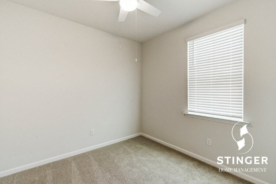548 Hideaway St - Photo 7 of 33
