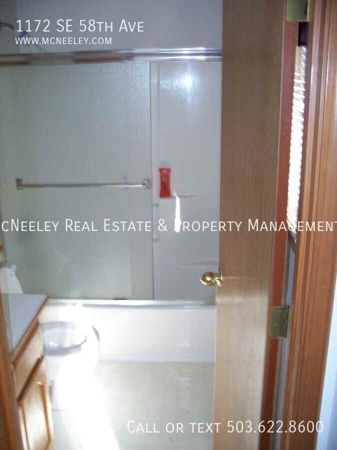 1172 Se 58th Ave - Photo 6 of 9