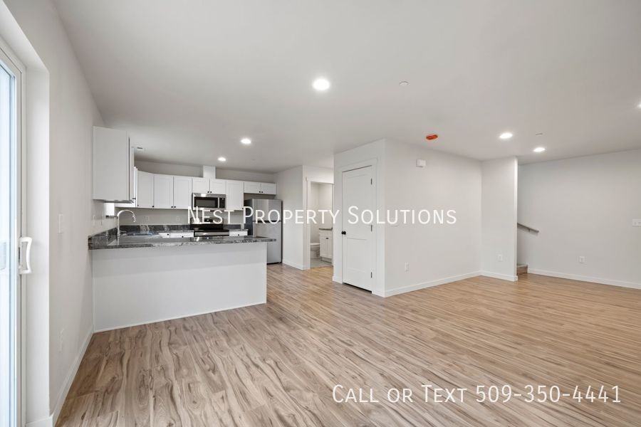 215 W 1st St #2 - Photo 5 of 50