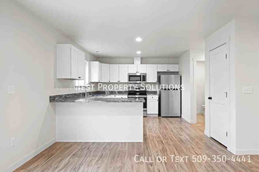 215 W 1st St #2 - Photo 6 of 50