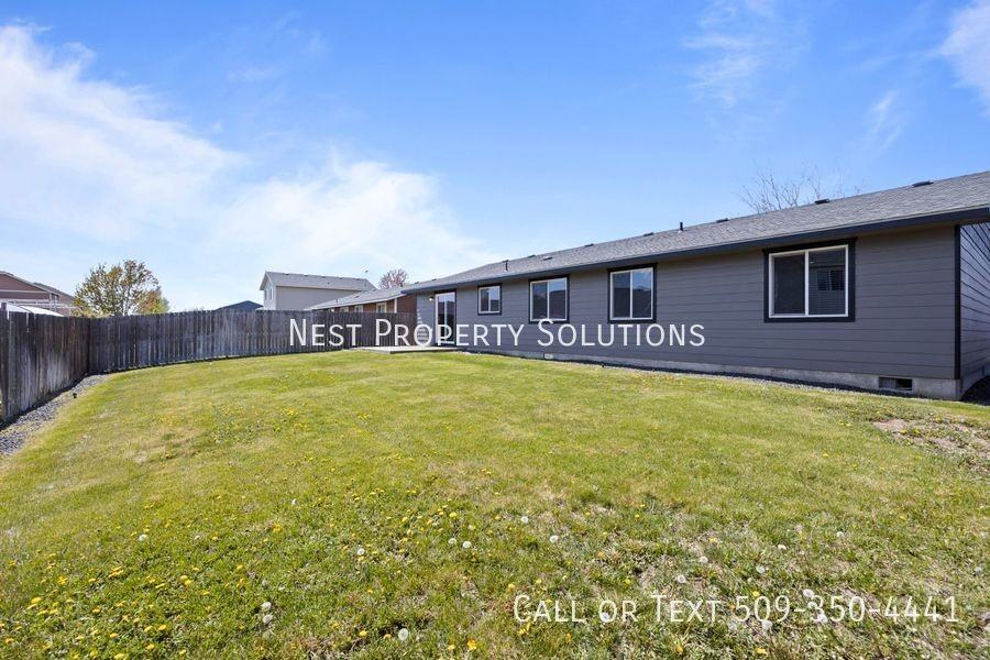 529 Monarch St - Photo 4 of 23