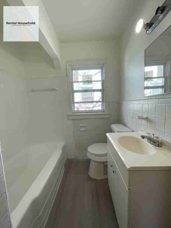 19372 Grandville Ave - Photo 3 of 12