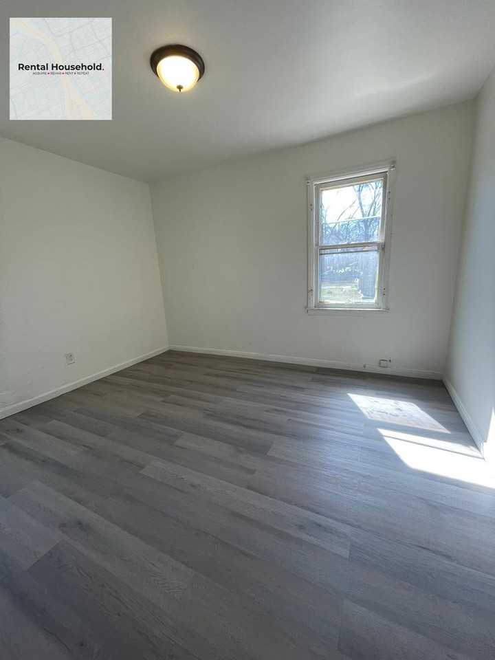 19372 Grandville Ave - Photo 5 of 12