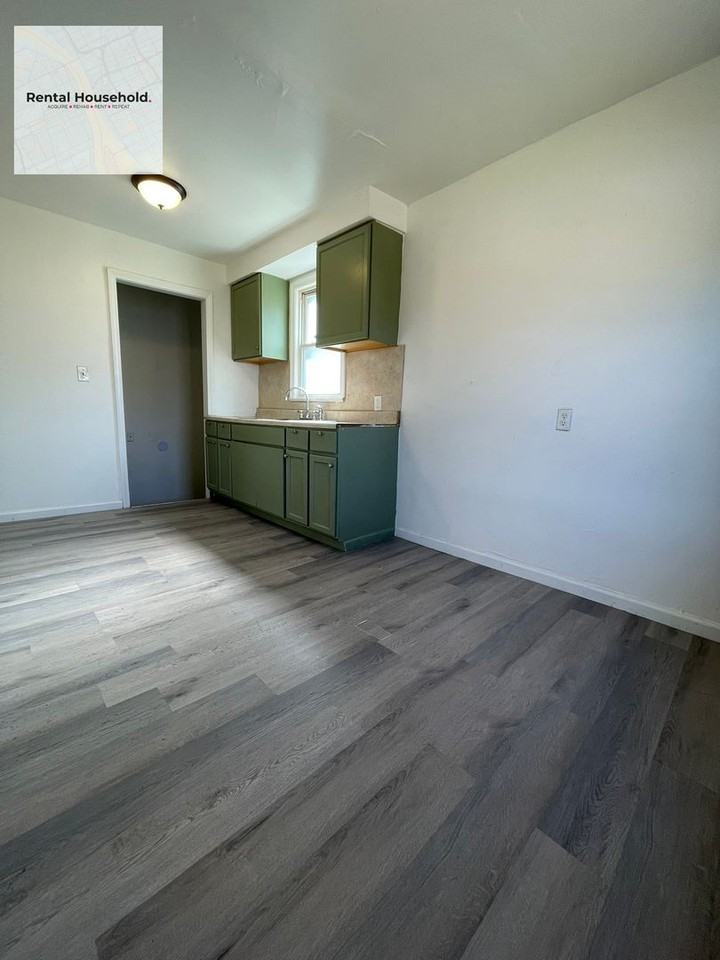 19372 Grandville Ave - Photo 7 of 12