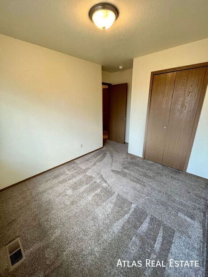 2349 Shawnee Dr - Photo 2 of 14