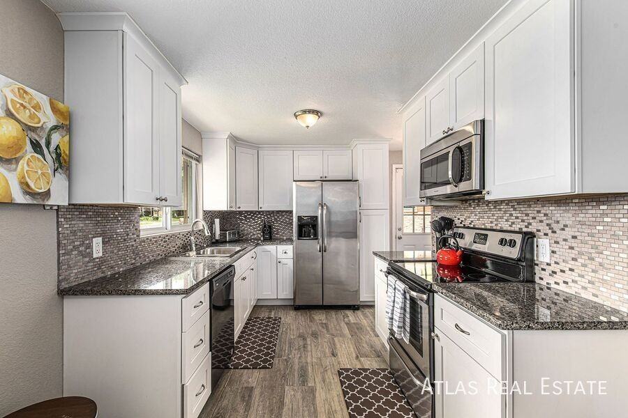 7472 Beach Ct - Photo 3 of 14