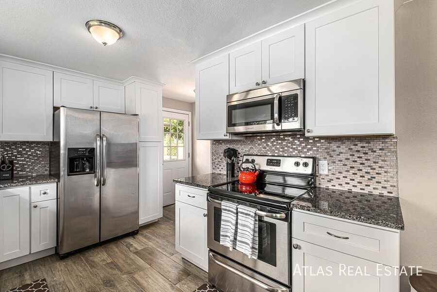 7472 Beach Ct - Photo 4 of 14