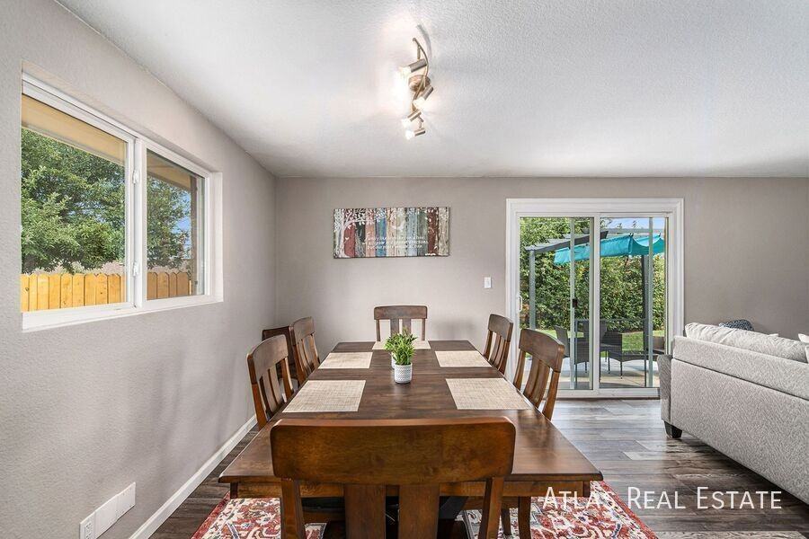 7472 Beach Ct - Photo 5 of 14