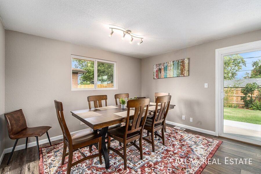 7472 Beach Ct - Photo 7 of 14