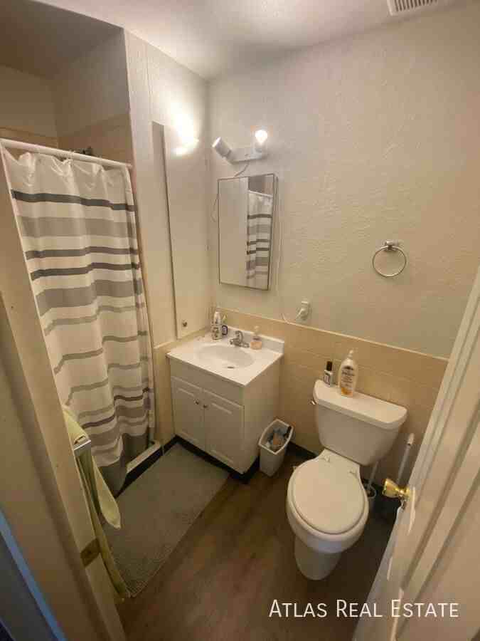 1526 Lowell Blvd - Photo 2 of 10