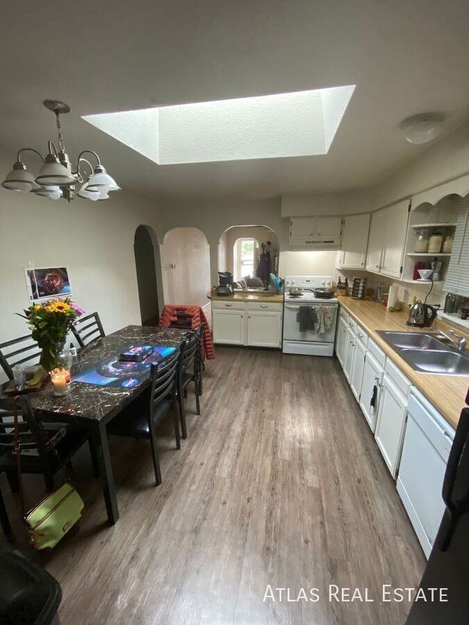 1526 Lowell Blvd - Photo 7 of 10