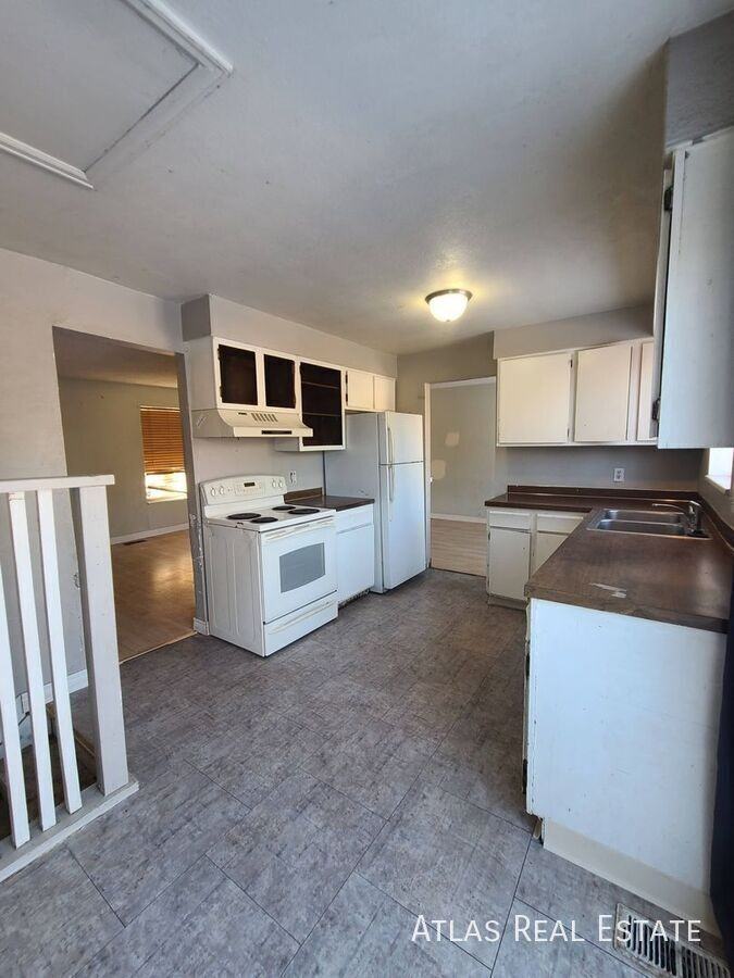 9327 W Nova Ave - Photo 3 of 6