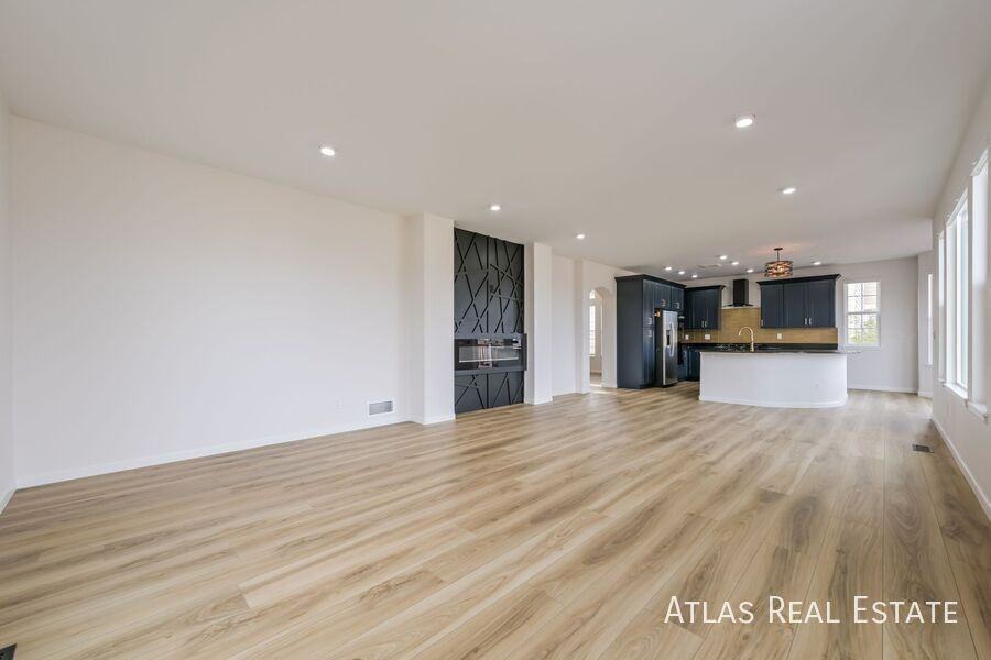 2547 S Fundy Cir - Photo 2 of 15