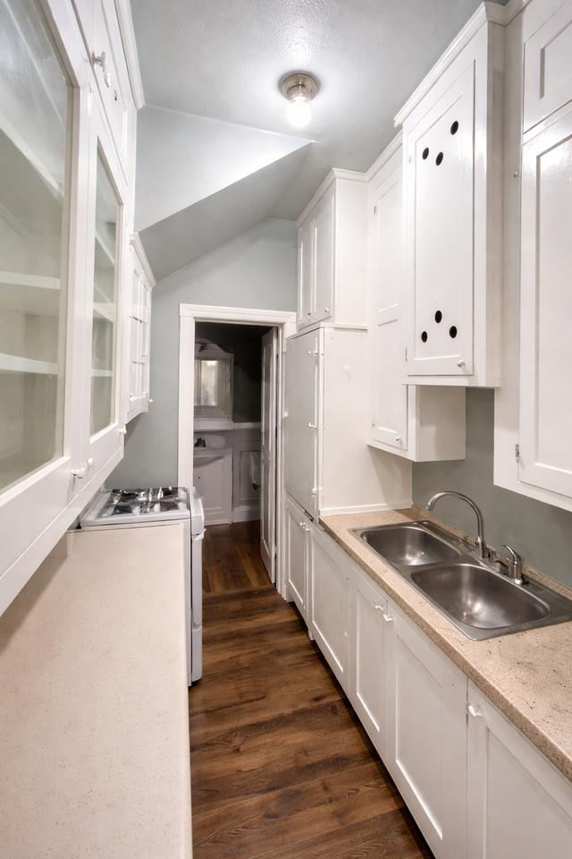 717 S Cedar Ave #2 - Photo 2 of 4