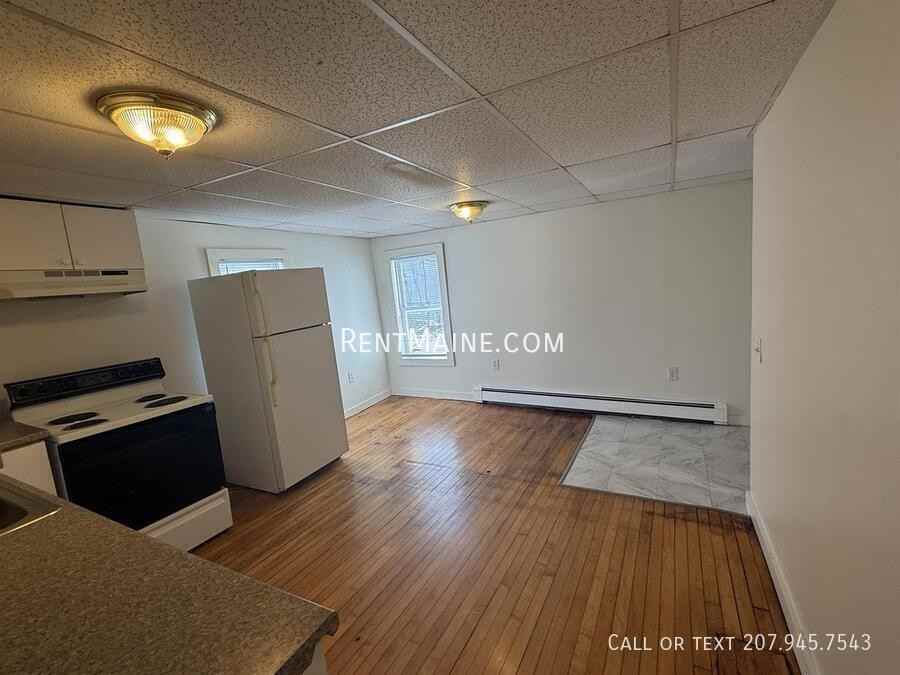 160 Grove St #A - Photo 4 of 7