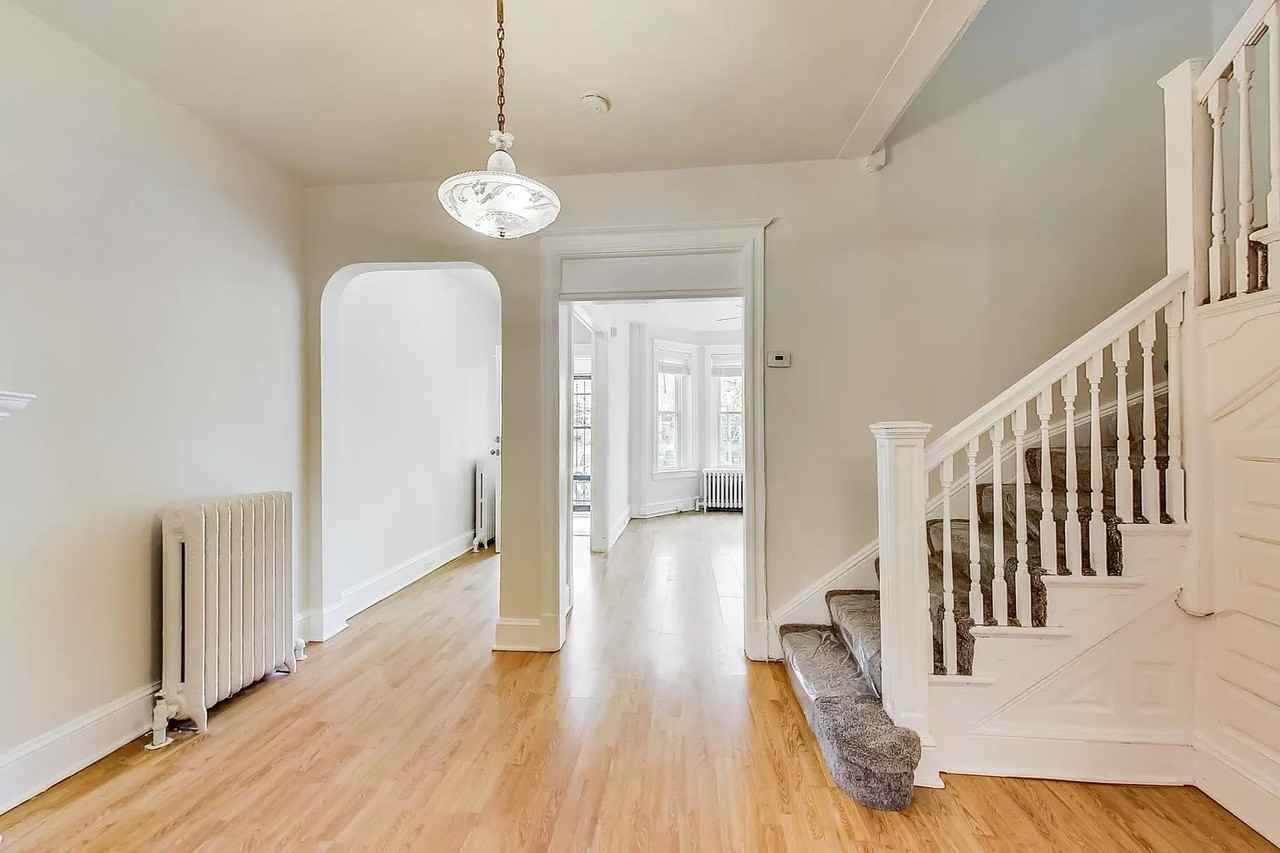 137 R St Ne - Photo 3 of 26