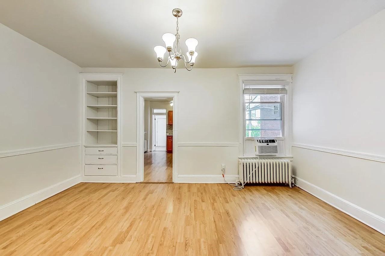 137 R St Ne - Photo 7 of 26